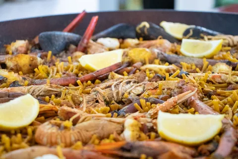 Fideuà de pescado y marisco